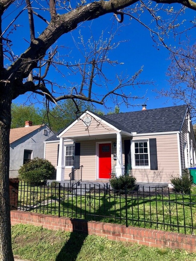 Building Photo - 1128 Sumpter St