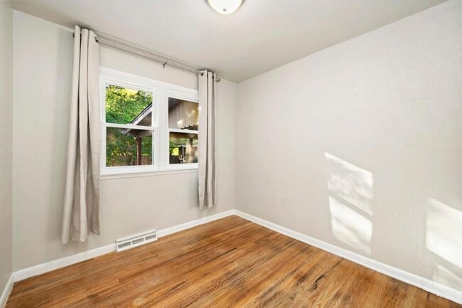 Building Photo - 467 26th Ave
