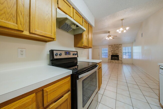 Building Photo - 8810 Piney Point Dr