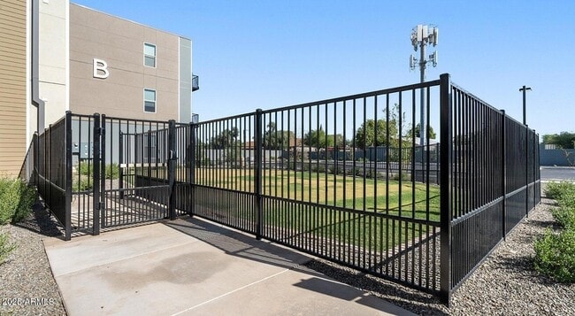 Building Photo - 6025 W Thomas Rd