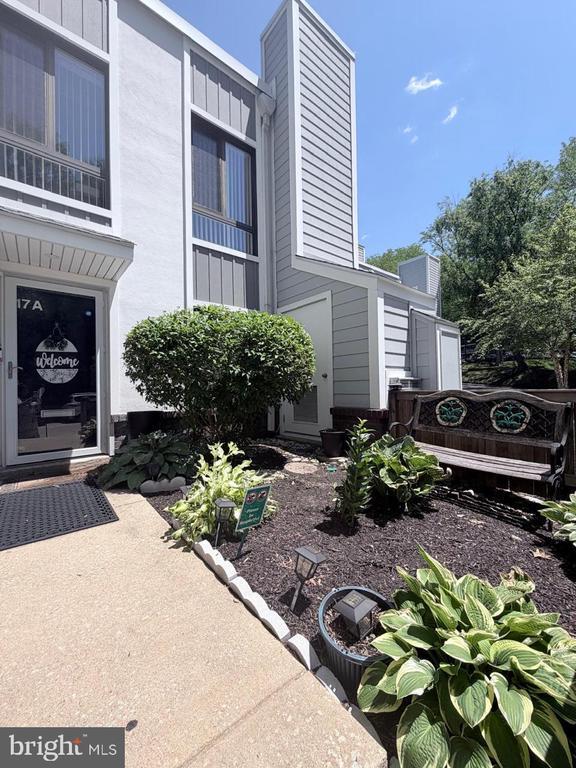 Building Photo - 1750 Oakwood Terrace