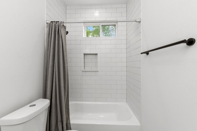 Building Photo - 3030 Live Oak St