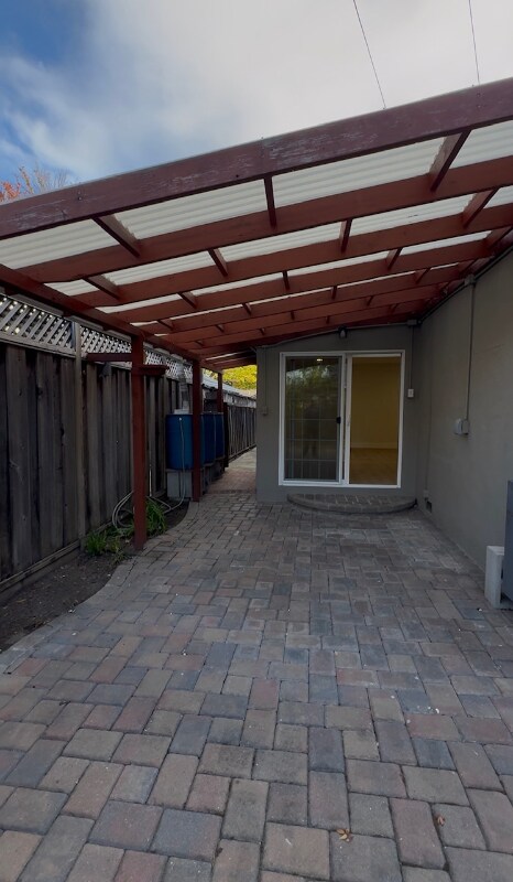 Building Photo - 1543 Willowbrook Dr