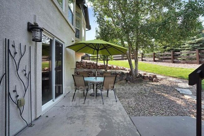 Building Photo - 2030 Silver Creek Dr