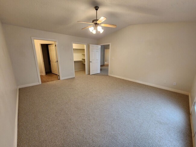 Building Photo - The Seasons @ Mesa Hills 3 bed/2 bath