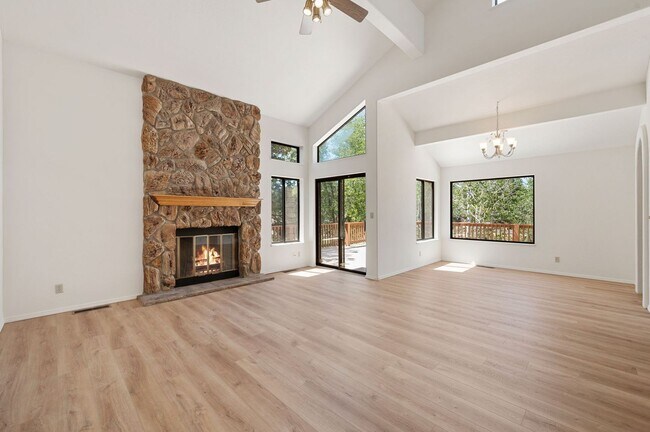 Building Photo - Beautiful 3 Bedroom Home in Forest Trails!