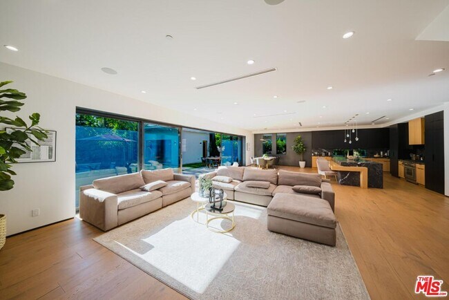 Building Photo - 5141 Varna Ave