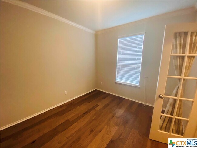 Building Photo - 180 Martha Dr