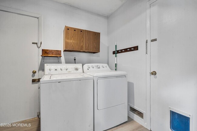 Building Photo - 8 Holton Ln