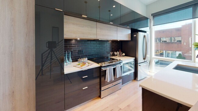 Building Photo - Modern Townhome with Roof Terrace in Dilworth Neighborhood Charlotte NC