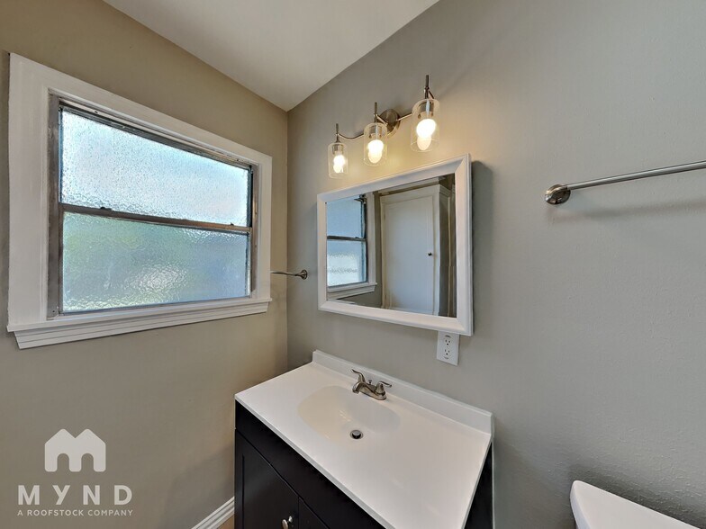 Building Photo - 2728 Rolinda Dr