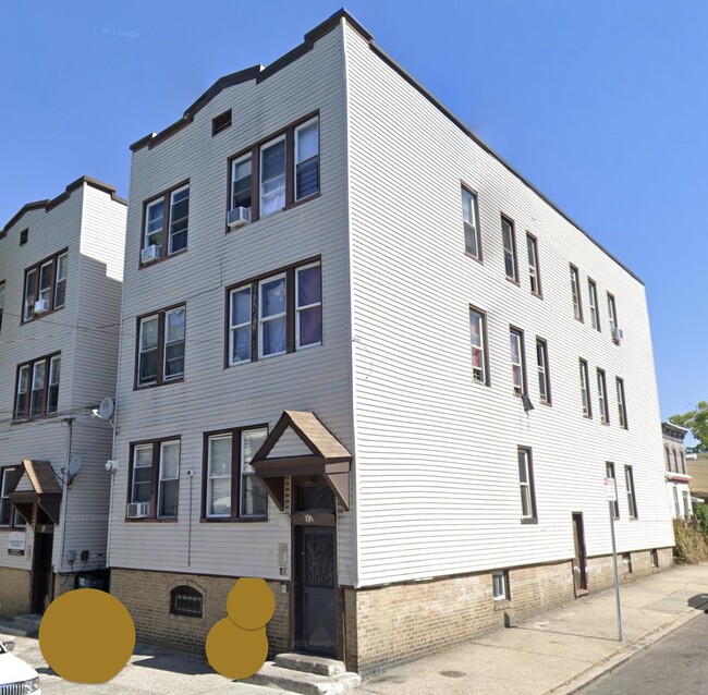 Building Photo - 94 Woodlawn Ave