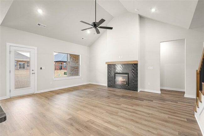 Building Photo - 2303 N Presley St