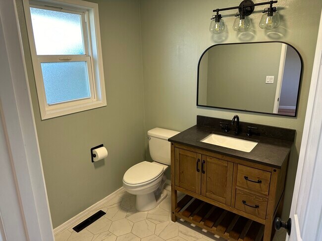 Building Photo - 720 Freeman Rd