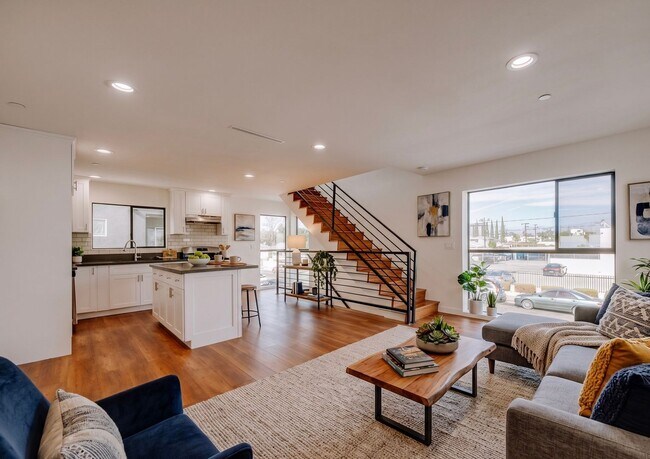 Building Photo - 11508 Emelita St