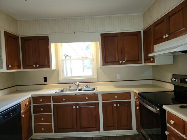 Building Photo - "Spacious 3-Bed Haven with Hardwood Floors in Huntsville – 2115 Sq Ft of Comfort!"