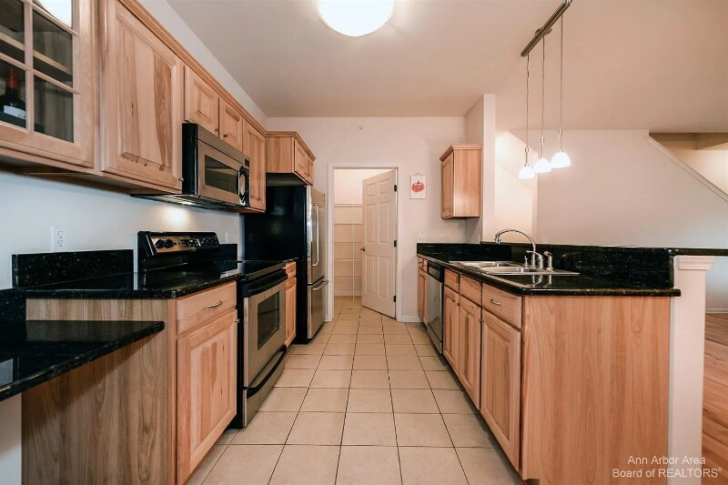 Building Photo - 229 Scio Village Ct