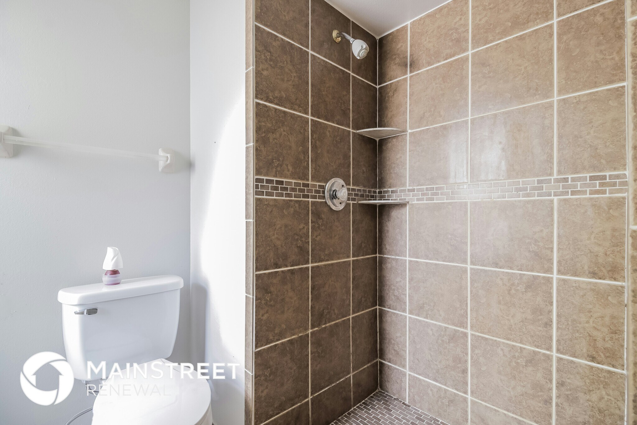 Building Photo - 1390 E Euclid Ave