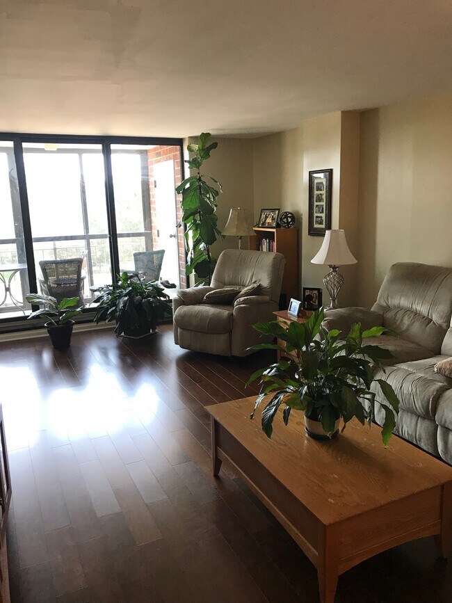 Building Photo - 303 Admirals Walk