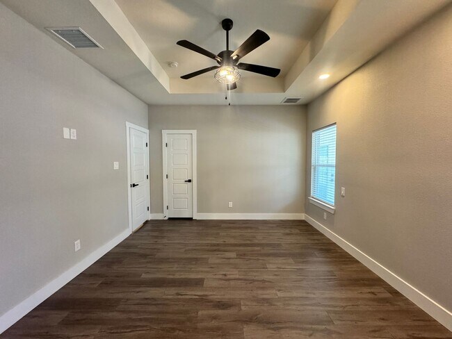 Building Photo - For Rent – 100 Brooklyn Dr, Canyon Lake, T...