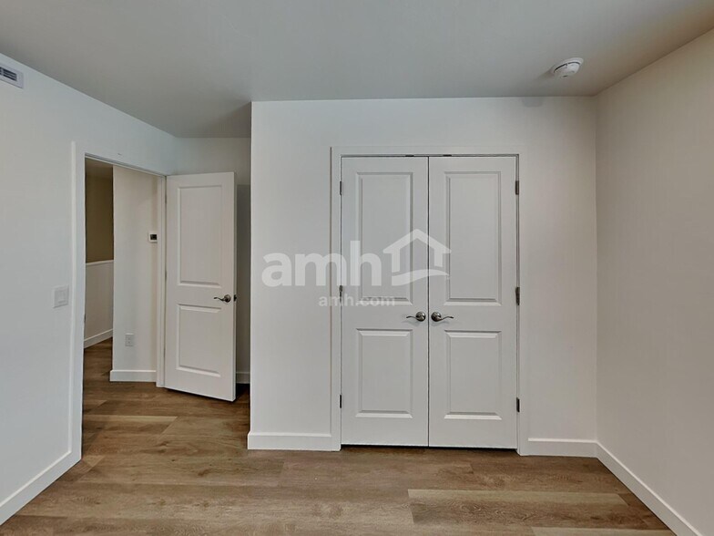 Building Photo - 6504 E Paseo Alga
