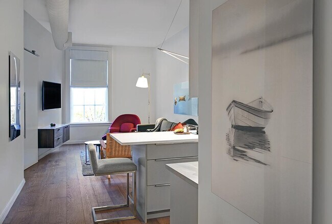 Building Photo - 121 Middle St