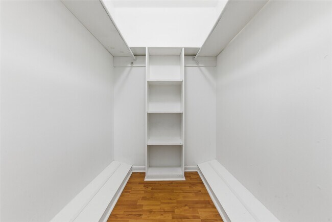 Building Photo - 5814 Viking Dr