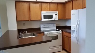 Building Photo - ONE BEDROOM ONE BATHROOM! WATERFRONT COMMU...
