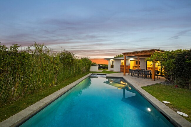 Building Photo - 18320 Clifftop Way