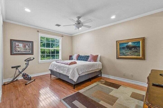 Building Photo - 3117 Florida Blvd