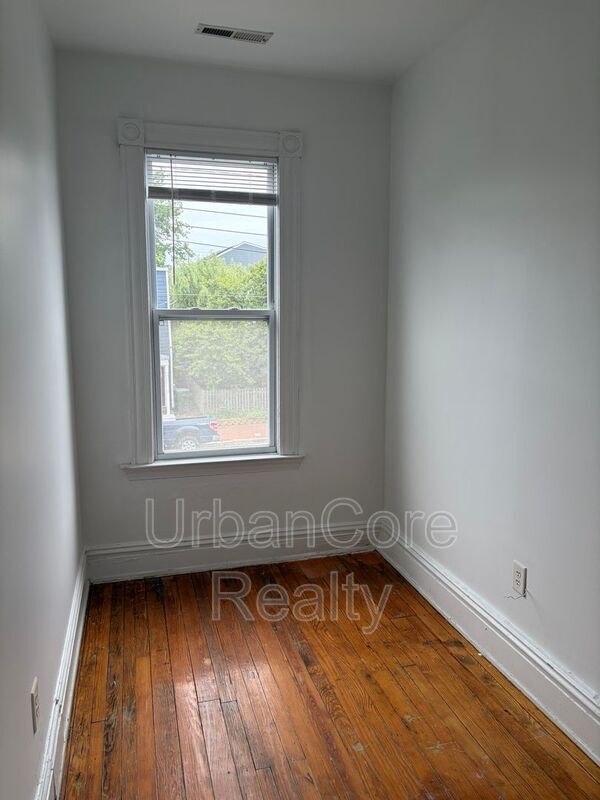 Building Photo - 621 N 31st St
