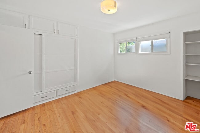 Building Photo - 2124 Hillsboro Ave