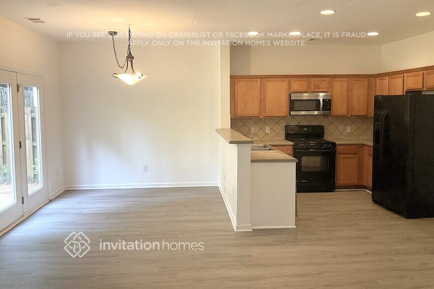 Building Photo - 116 Creekwood Tr