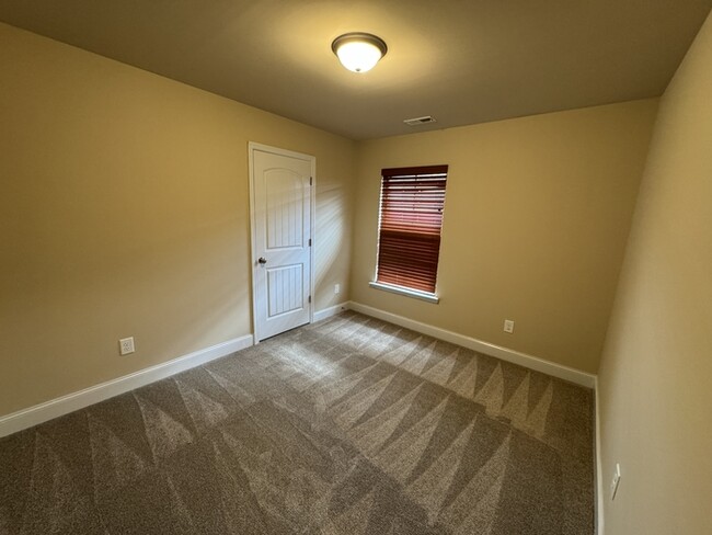 Building Photo - 2467 Bell Manor Dr SW