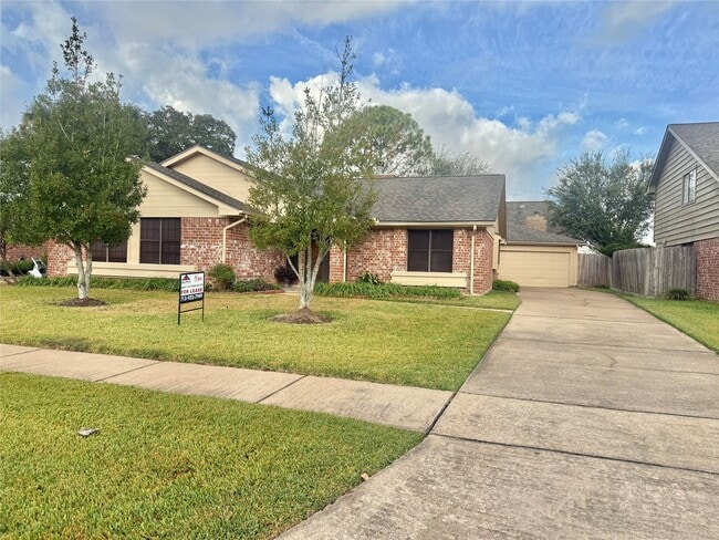 Building Photo - 2934 Field Line Dr