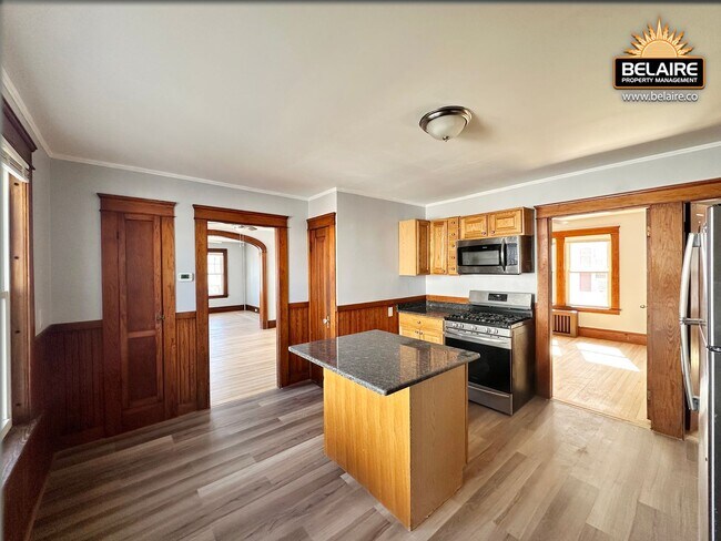 Building Photo - 107 2nd St