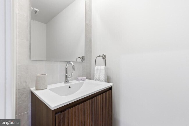 Building Photo - 1319 East Capitol St SE