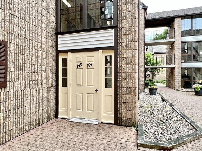 Building Photo - 181 Loomis Dr