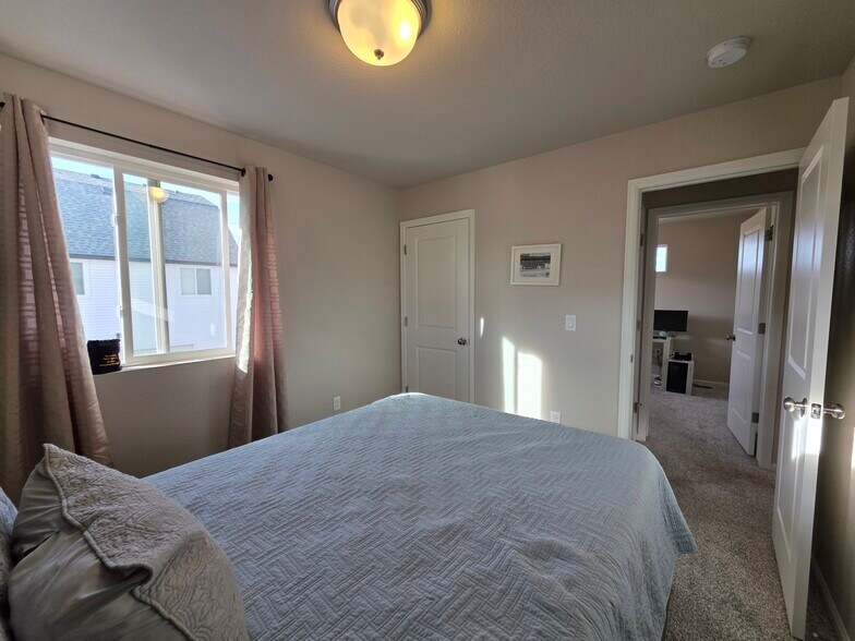 Building Photo - 6075 Notch Top Way