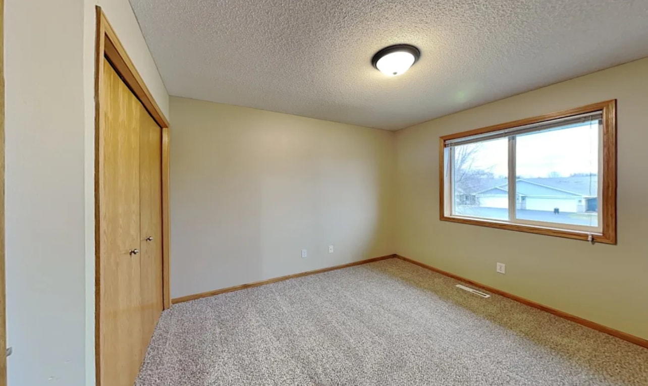 Building Photo - 10711 Unity Ln N