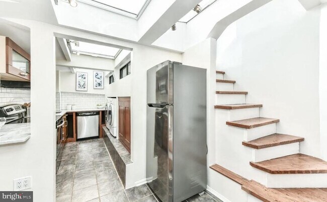 Building Photo - 2024 N St NW