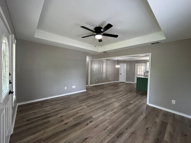 Building Photo - Lakeside Dream Home: Fully Remodeled 4BD/2BA Near Loop 323