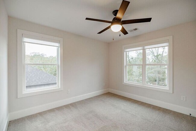 Building Photo - 125 Harper St