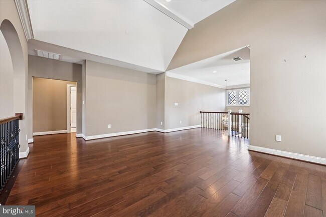 Building Photo - 448 Salk Cir