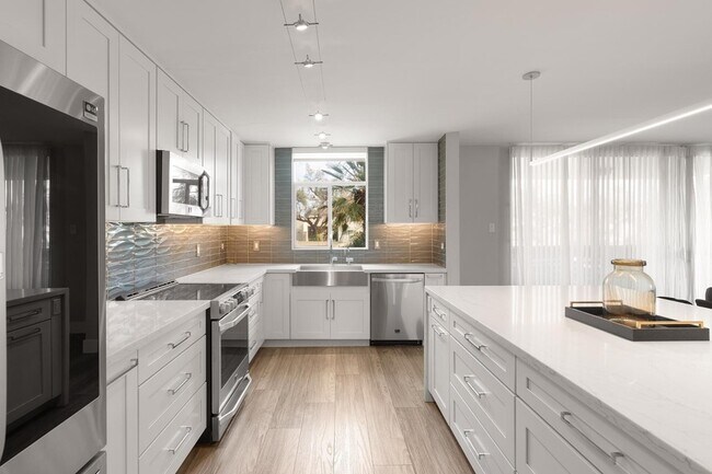 Building Photo - 6502 N Central Ave