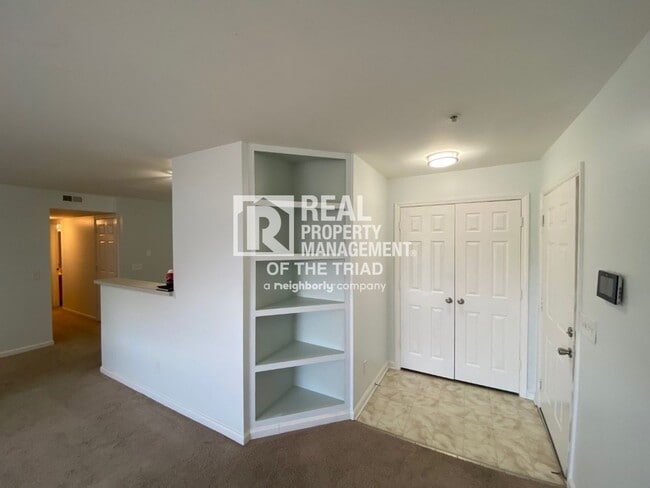 Building Photo - Two Bed / Two Bath Condo near Urban Loop
