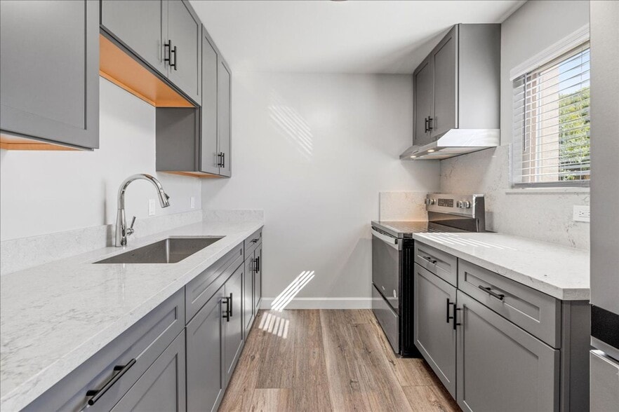 Primary Photo - Plaza Apartments