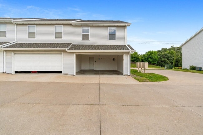 Building Photo - 5005 Devils Glen Rd