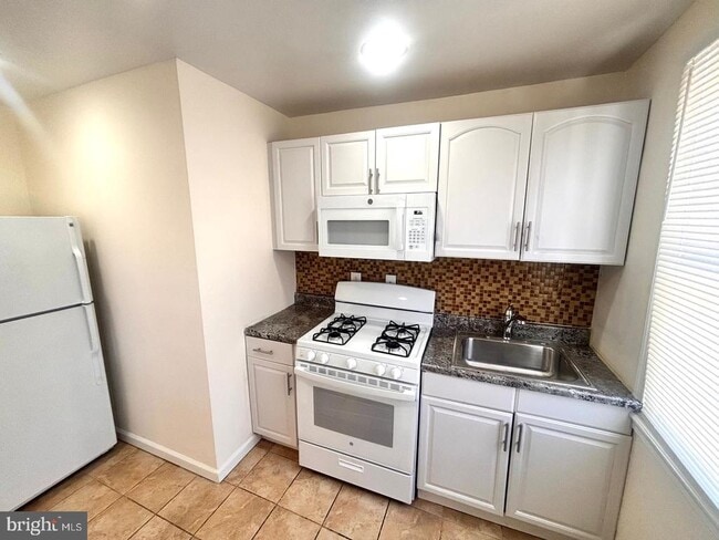 Building Photo - 1622 Murdoch Rd