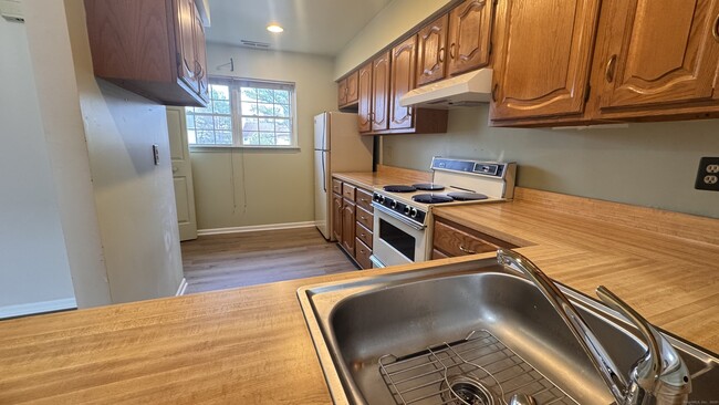 Building Photo - 25 Janet Cir